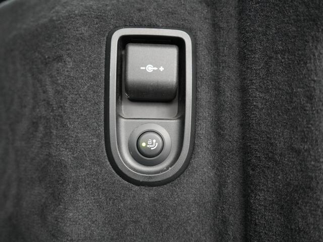 BMW 5-SERIE Touring 520e M Sport Plug In Hybrid 204pk Dealer O.H PHEV | Trekhaak af Fabriek | Adaptive Cruise | Alcantara Sportstoelen Verwarmd | Camera | Navi Pro | Sfeerverlichting | Apple Carplay |