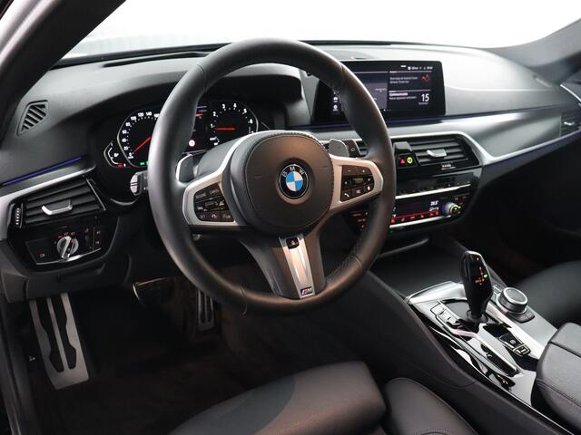 BMW 5-SERIE Touring 520i High Executive (Pano / Laser / Head Up / ACC / Luchtvering / Navi)