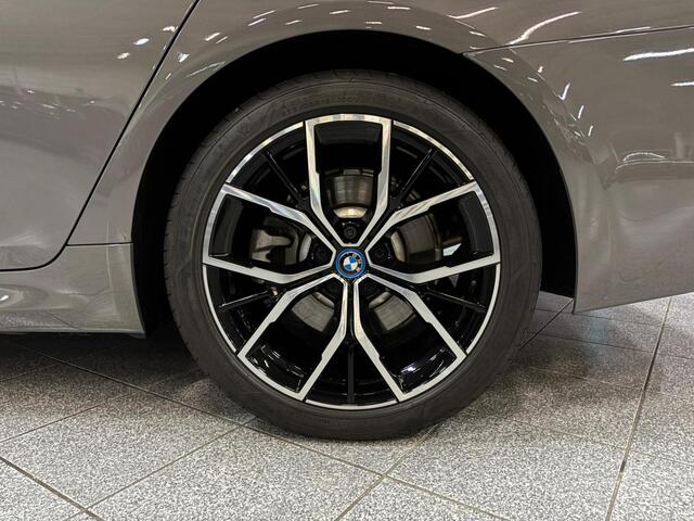 BMW 5-SERIE 530e Business Edition Plus M-sport|Pano|HUD|Camera