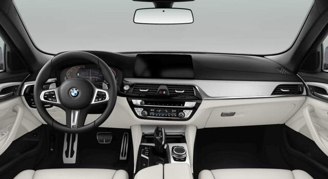 BMW 5-SERIE Touring 520i M-Sport | Panoramadak | Adapt. Cruise Control