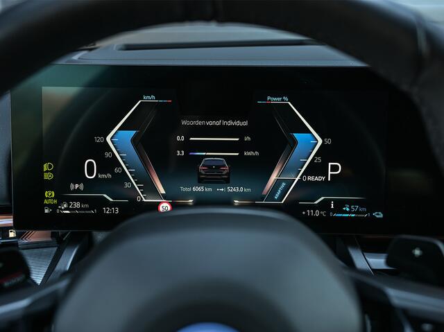 BMW 5-SERIE Touring 530e XDRIVE | SHADOW LINE | M-SPORT | COMFORT ACCESS | BOWERS & WILKINS | STUUR- EN STOELVERWARMING | ICONIC GRILL | ACTIVE CRUISE | 360 CAMERA | AMBIANCE | ASSISTANCE PLUS PAKKET | LEDER | EL. TREKHAAK