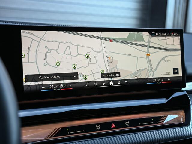 BMW 5-SERIE Touring 530e XDRIVE | SHADOW LINE | M-SPORT | COMFORT ACCESS | BOWERS & WILKINS | STUUR- EN STOELVERWARMING | ICONIC GRILL | ACTIVE CRUISE | 360 CAMERA | AMBIANCE | ASSISTANCE PLUS PAKKET | LEDER | EL. TREKHAAK