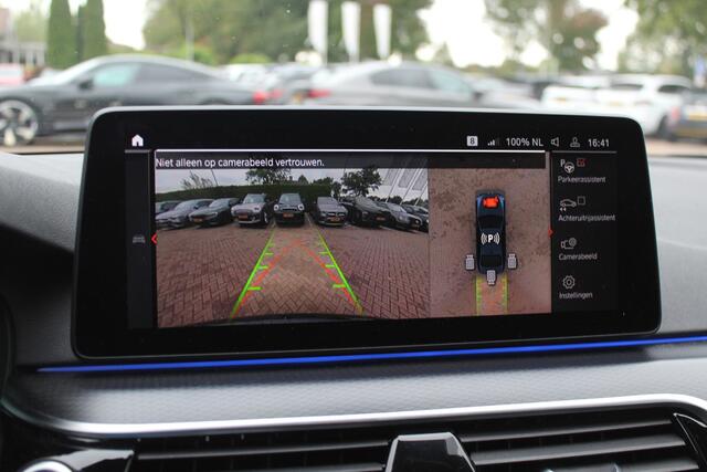 BMW 5-SERIE 530e xDrive High Exe. M Sport / Schuifdak / Camera / Head-up / 19'' / CarPlay / Harman Kardon / Leder / Dodehoek / Stoelverwarming4x / ACC