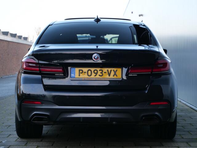 BMW 5-SERIE 520e Business Edition Plus 204 Pk Automaat Navi / Leer / Schuidak / Camera / Apple Carplay / M-pakket
