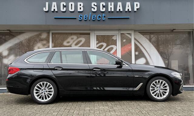BMW 5-SERIE Touring 520i High Executive Luxury Automaat / Pano dak / 18"LM / Leder / Camera