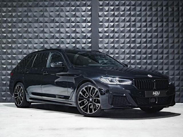 BMW 5-SERIE Touring 530i xDrive M Sport | Pano |19"| Laser | HUD | ACC | Side | Stoelen El. | HiFi Sound | Ambiance