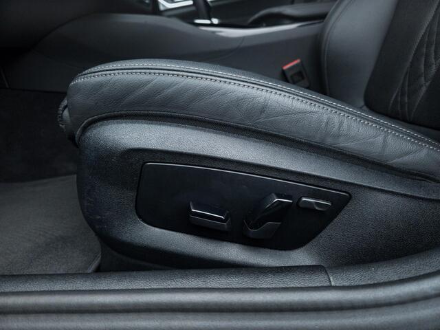 BMW 5-SERIE Touring 530i xDrive M Sport | Pano |19"| Laser | HUD | ACC | Side | Stoelen El. | HiFi Sound | Ambiance