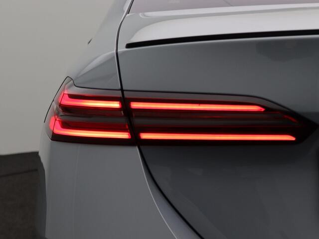 BMW 5-SERIE Touring 540d xDrive M Sportpakket Pro | Innovation Pack | Driving Assist Prof | Harman-Kardon | Panoramadak | 20"