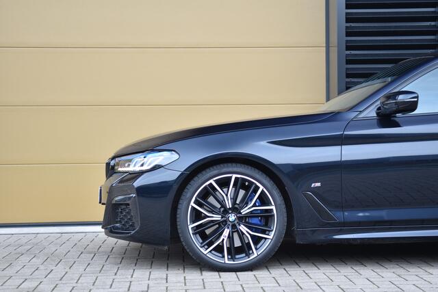 BMW 5-SERIE Touring 540i xDrive High Executive * M-Sport * Panoramadak * Laser * Stoelmassage * Softclose *