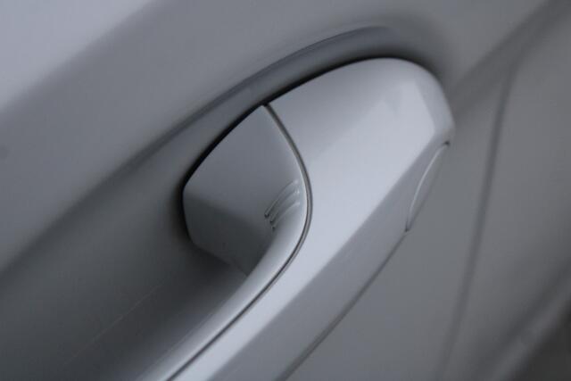 BMW 5-SERIE Touring 520e High Executive - Laser - Memory - HUD - Achteras besturing - Stoel/Stuur verwarming - ACC - Keyless - Rijklaar