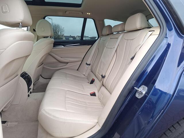 BMW 5-SERIE Touring 530i High Executive | Volleder | Pano | Luchtvering | Etc.