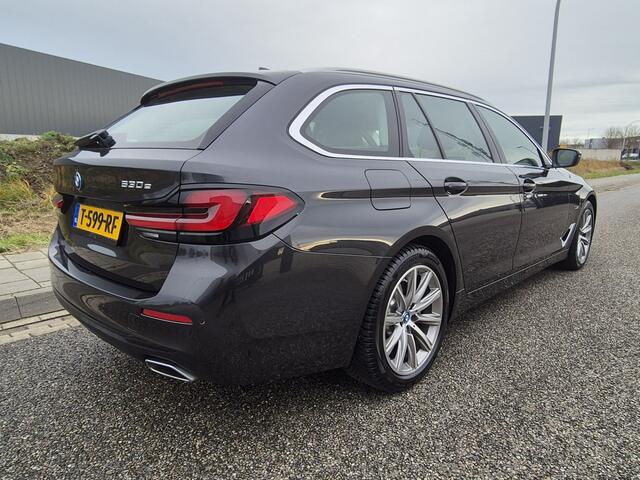 BMW 5-SERIE Touring 530e Business E plus Hybrid. Elektrische achterklep.