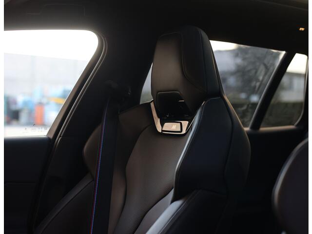 BMW 5-SERIE Touring 550e xDrive | M Sport Pro - Pano - Trekhaak - HUD