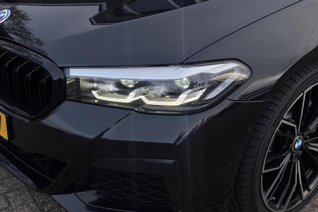 BMW 5-SERIE Touring 530i M-Sport | Panodak | Comfortleder | Camera | Head Up | Boxmore Audio | Trekhaak