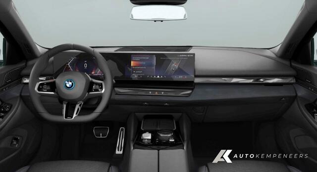 BMW 5-SERIE xDrive M Sport | Harman/Kardon | Trekhaak | Camera | ACC | Leder | 19 Inch |