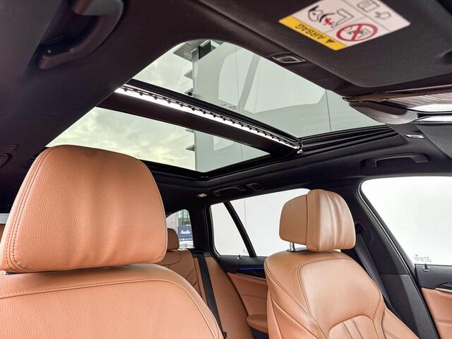 BMW 5-SERIE Touring 530i High Executive M-Sport 19 Inch / Comfort Acces / Soft Close / Electrische Zwenkhaak / Glazen Schuifdak / Getinte Ramen Achter / Driving Prof / Laser Light / Head Up Display / Hifi