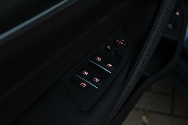 BMW 5-SERIE Touring 530e M-Sport | Stuur en Stoelverwarming | HUD | Elektrische stoelen | Sfeerverlichting