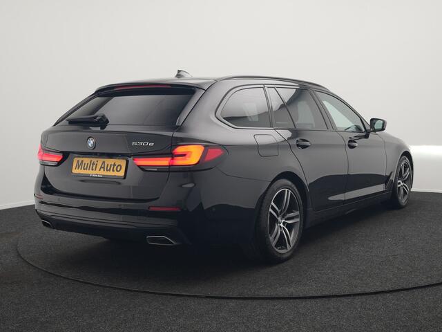 BMW 5-SERIE Touring 530e Executive Plug In Hybrid 293pk Dealer O.H. PHEV | Panodak | 360 Camera | Lederen Sportstoelen Verwarmd | Sfeerverlichting | Apple Carplay | Navigatie | Virtual | DAB |