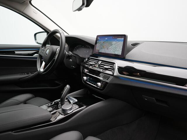 BMW 5-SERIE Touring 530e Executive Plug In Hybrid 293pk Dealer O.H. PHEV | Panodak | 360 Camera | Lederen Sportstoelen Verwarmd | Sfeerverlichting | Apple Carplay | Navigatie | Virtual | DAB |