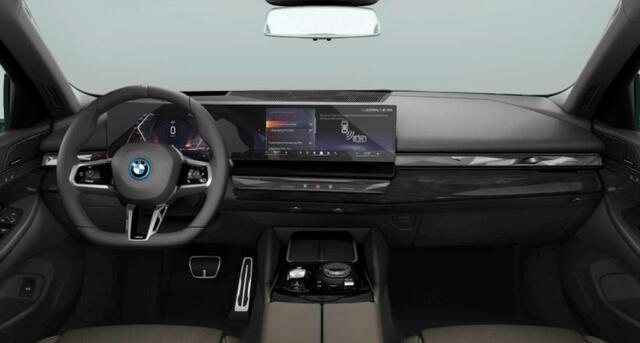 BMW 5-SERIE 550e xDrive M Sport Pro - Driving/Parking Assistant Professional - Harman Kardon - Comfort Access - Comfort Pack - M Adaptief onderstel Professional - Iconic Glow - Active Guard - Harman Kardon -