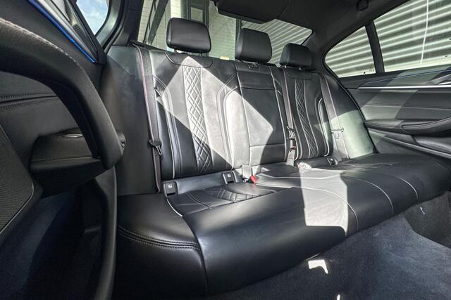 BMW 5-SERIE Sedan 530e M Sportpakket Pro / High Executive / Safety Pack / Parking Pack / CoPilot Pack / Schuif-/kanteldak / Comfort Access / Comfortstoelen / Ambient Air Pakket / Driving Assistant Professional / Laserlight
