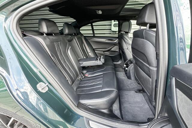 BMW 5-SERIE Sedan 530e M Sportpakket Pro / High Executive / Safety Pack / Parking Pack / CoPilot Pack / Schuif-/kanteldak / Comfort Access / Comfortstoelen / Ambient Air Pakket / Driving Assistant Professional / Laserlight