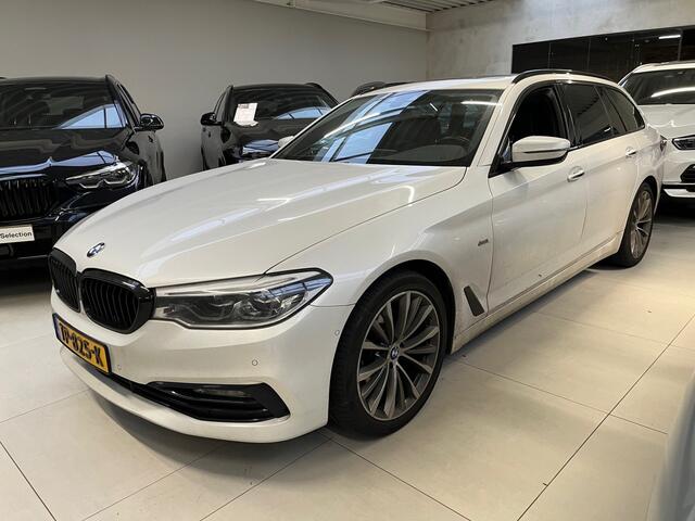 BMW 5-SERIE Touring 520i High Executive | Sportline | Panorama | Comfortzetels | 19" | Camera | Driving Assistant Plus