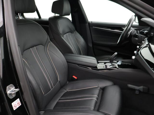 BMW 5-SERIE Touring 520i HE LUXURY + PANORAMA | HEAD-UP | LIVE COCKPIT | 1e EIGENAAR | SFEERVERLICHTING | LEDER