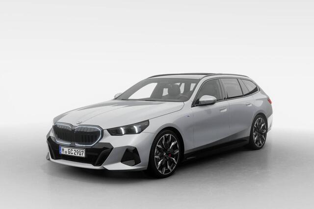 BMW 5-SERIE Touring 520i | M Sport Pro | Innovation Pack | Travel Pack | Glazen Panoramadak | VPLD