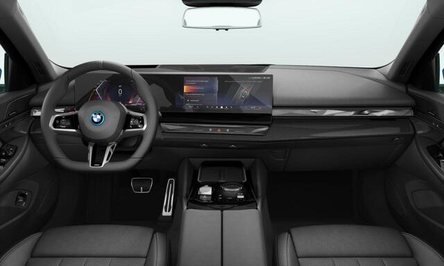 BMW 5-SERIE Touring 530e M Sport Edition | M Sportpakket Pro | Innovation Pack | Travel Pack | Panoramadak