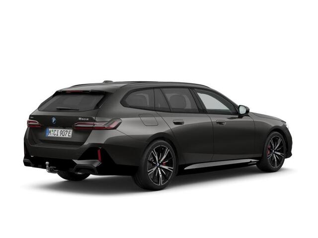 BMW 5-SERIE Touring 550e xDrive | M Sportpakket Pro | Innovation Pack | Travel Pack | Comfort Pack | Bowers & Wilkins | Panoramadak