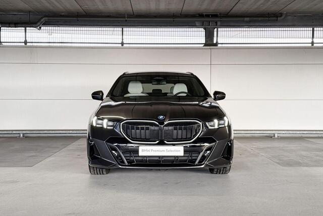 BMW 5-SERIE Touring 530e | M Sportpakket Pro | Travel Pack | Comfort Pack | Trekhaak