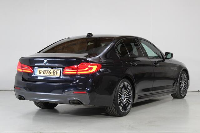 BMW 5-SERIE 530i High Ex M-Sport | HUD | Sfeer | Memory | Trekhaak | Camera