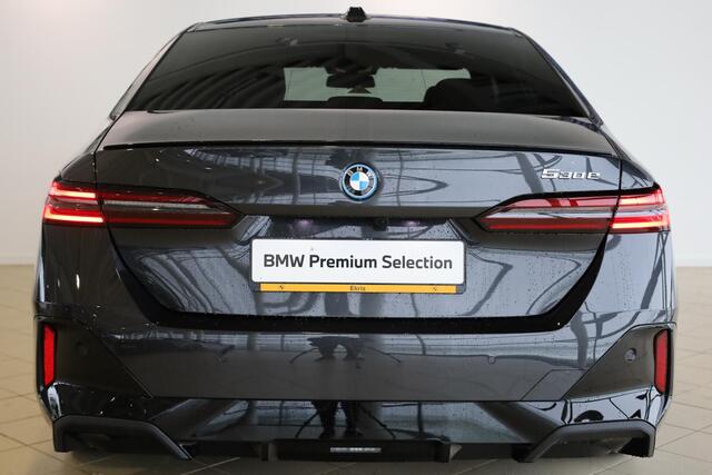 BMW 5-SERIE Sedan 530e M Sportpakket Pro | Driving Assitant Plus | Harman Kardon | Elektr. Trekhaak