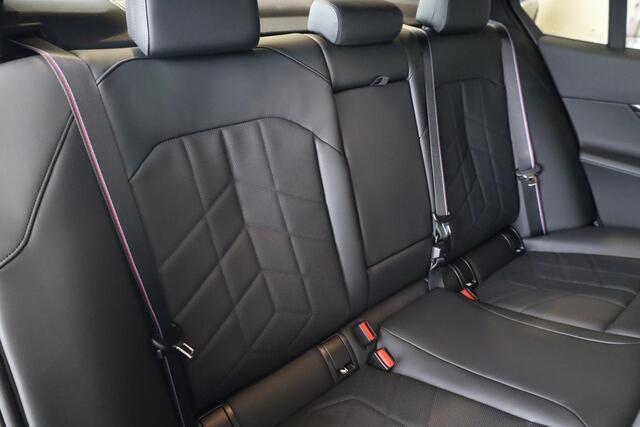 BMW 5-SERIE Sedan 530e M Sportpakket Pro | Driving Assitant Plus | Harman Kardon | Elektr. Trekhaak