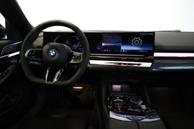 BMW 5-SERIE Touring 530e M Sportpakket Pro | Comfortstoelen | Bowers & Wilkins | Elektr. Trekhaak
