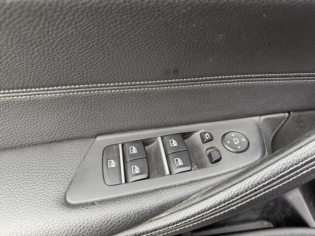 BMW 5-SERIE 520i Executive Edition | Navigatie | Lederen Bekleding | 18 Inch Lichtmetalen Velgen | Cruise Control |