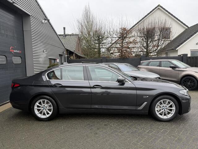 BMW 5-SERIE 530e Business Edition Plus | Panoramadak | Camera | Lederen Bekleding | Laser | Elektrische Trekhaak |