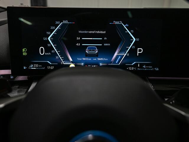 BMW 5-SERIE Touring 530e xDrive · M Sportpaket Pro ·Harman Kardon · M Sport Suspension · Adaptive Led · Driving Assistant Plus · Ambient Light · Bmw Iconic Glow · M Sport Brake, Red · Shadowline Lights · Panorama Glass Roof