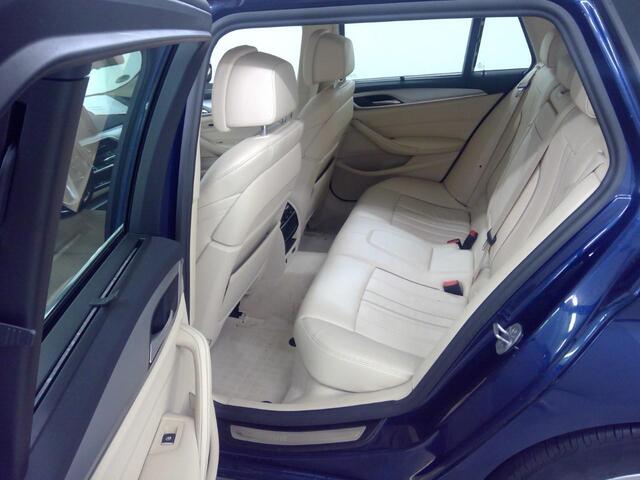 BMW 5-SERIE Touring 520i High Executive Edition 2e-Eig. & Keurig-Onderh. BOVAG-Garantie. NL-Auto.