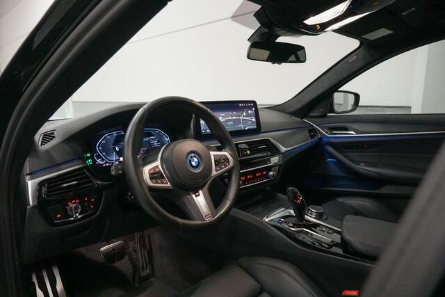 BMW 5-SERIE 530e M-Sport | M-Stoelen | Schuifdak | Alcantara hemel | Head Up | Harman Kardon