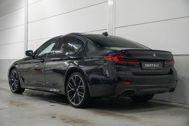 BMW 5-SERIE 530e M-Sport | M-Stoelen | Schuifdak | Alcantara hemel | Head Up | Harman Kardon