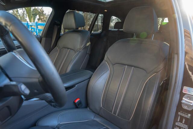 BMW 5-SERIE Touring 530i High Executive Edition M-SPORT | TREKHAAK | PANO | MEMORY | ORG NL 2E EIGN