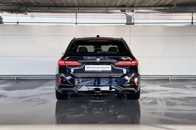 BMW 5-SERIE Touring 530e | M Sportpakket | Innovation Pack | Travel Pack | Comfort Pack | Trekhaak