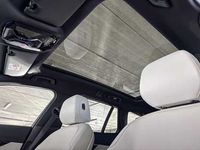 BMW 5-SERIE Touring 530e | M Sportpakket | Innovation Pack | Travel Pack | Comfort Pack | Trekhaak