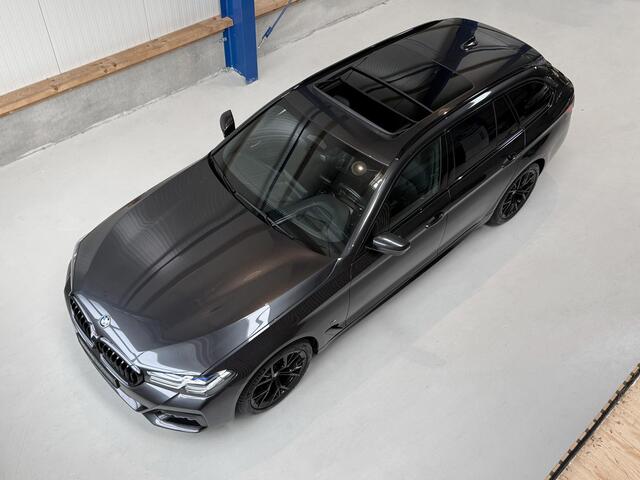 BMW 5-SERIE Touring 520i High Executive G31 LCI - M PAKKET - PANORAMADAK - COMFORT ZETELS - STOELVER + KOELING - LASER LAMPEN