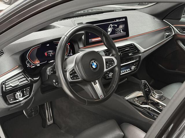 BMW 5-SERIE Touring 520i High Executive G31 LCI - M PAKKET - PANORAMADAK - COMFORT ZETELS - STOELVER + KOELING - LASER LAMPEN