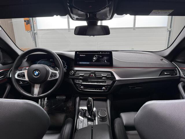 BMW 5-SERIE 545e xDrive High Executive G30 LCi M Sport 394 PK 6 cilinder - M5 STOELEN - PANORAMADAK - LASER LAMPEN - HARMAN KARDON