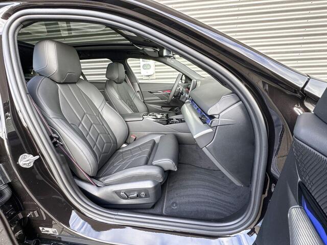 BMW 5-SERIE Touring 530e M Sportpakket Pro / Innovation Pack / Travel Pack / Trekhaak / Comfort Access / Panoramadak / Driving Assistant Plus / Harman-Kardon