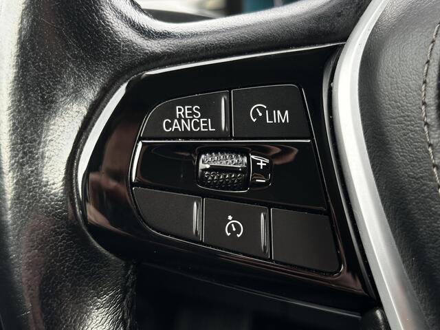 BMW 5-SERIE Touring 520i High Executive Edition | Trekhaak | Ambiance verlichting | Verwarmde voorstoelen | Carplay | Led |